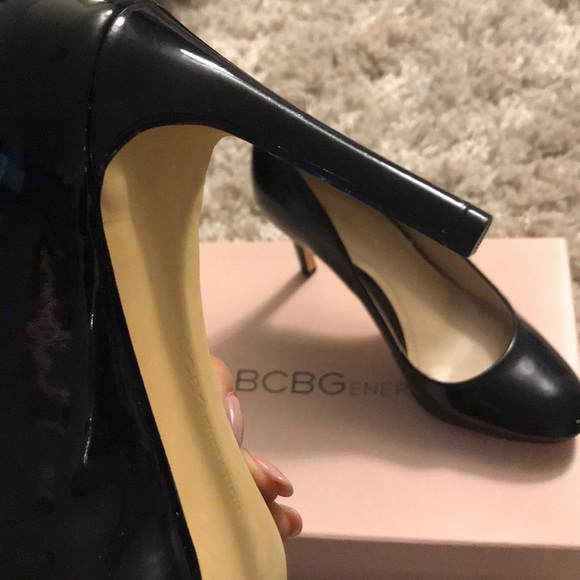 BCBG Black High heel for all occasion! - Picture 5 of 8
